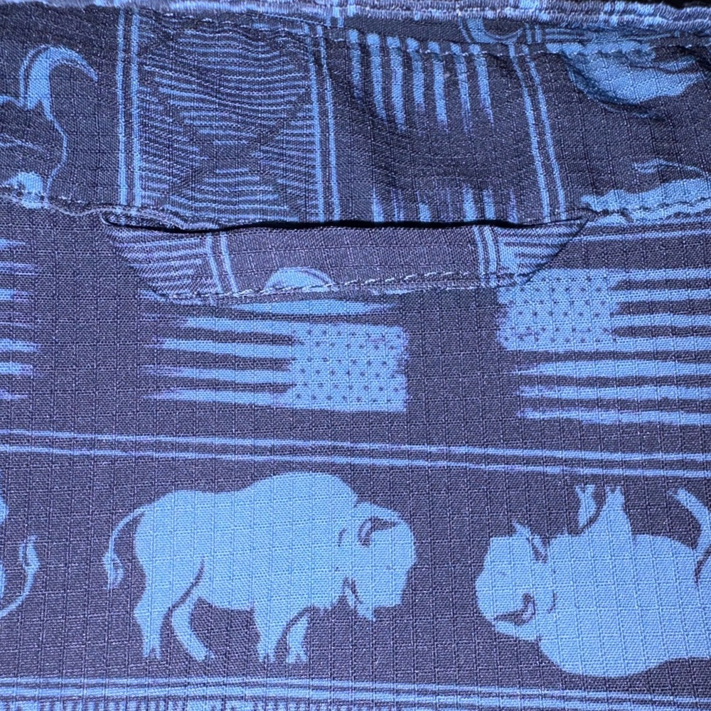 Sun River Clothing Co XL Button-Up Shirt Blue Western Buffalo Print Short Sleeve - Picture 9 of 10